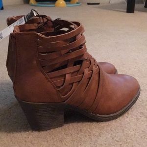 Brown Rue 21 Booties